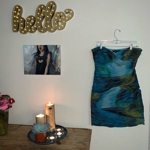 BCBG mini body con dress